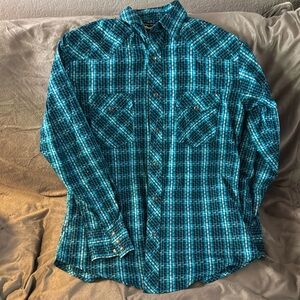 Wrangler Long sleeve western shirt.